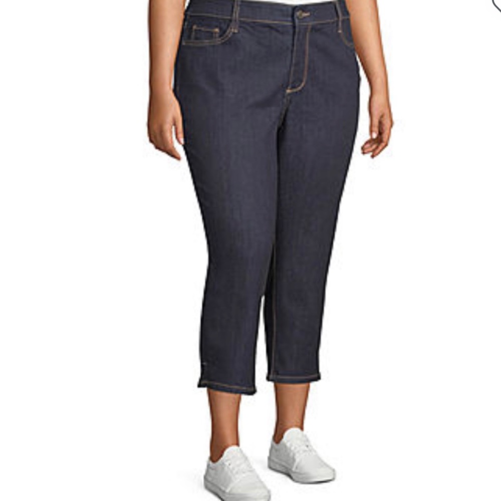 ST. JOHNS BAY CAPRI JEANS